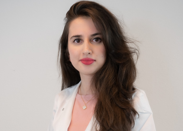 Madina Sarwari Clinic Deals behandelaar