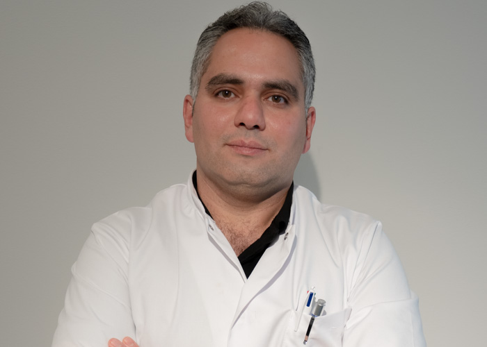 Mustafa Mahli Clinic Deals behandelaar