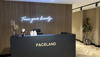 Faceland Amsterdam Zeilstraat