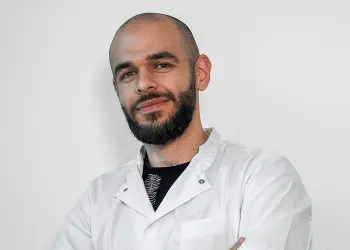 Omar  Hammad Clinic Deals behandelaar